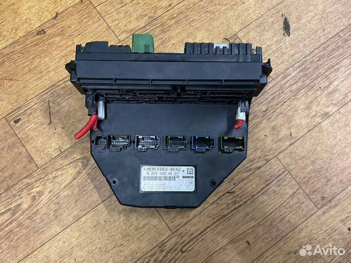 Блок предохранителей передний сам мерседес W204