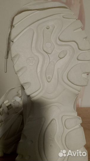 Кроссовки женские