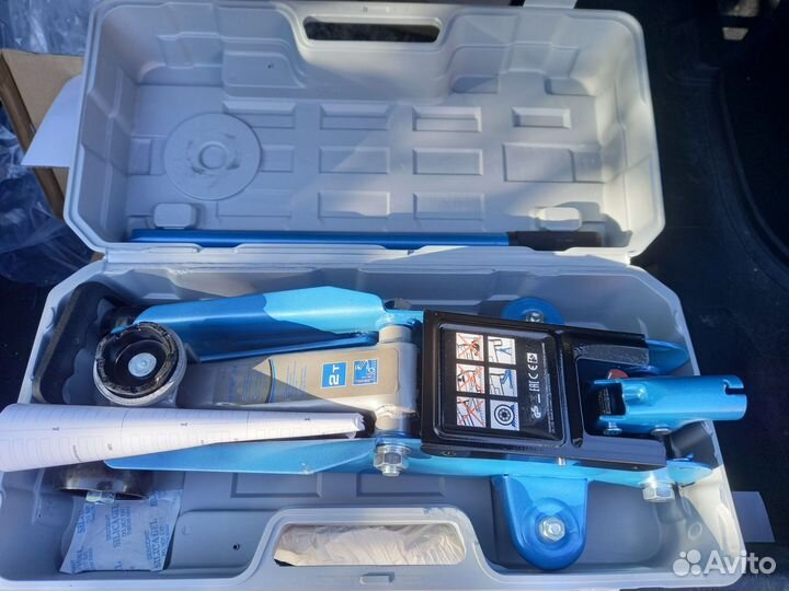 Новый домкрат подкатной 2 т stels в кейсе