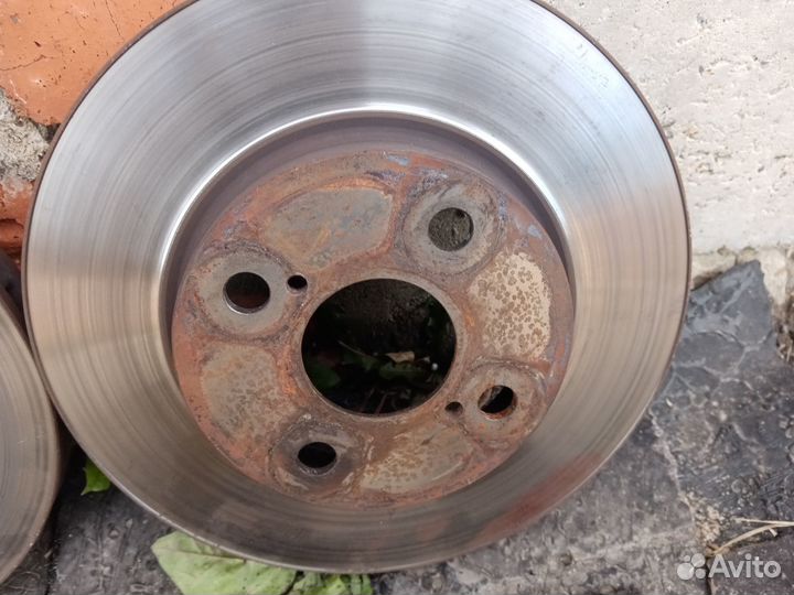 Передние тормозные диски toyota corolla 2008