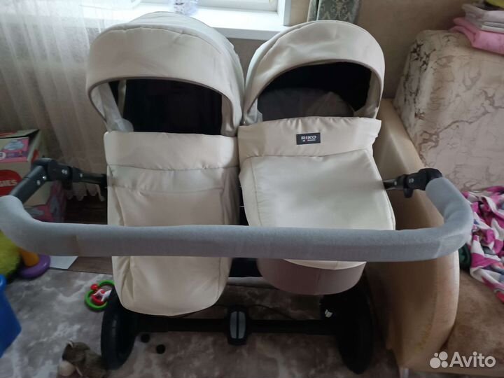 Коляска для погодок двойни