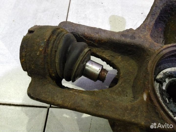 Кулак задний левый A1633500108