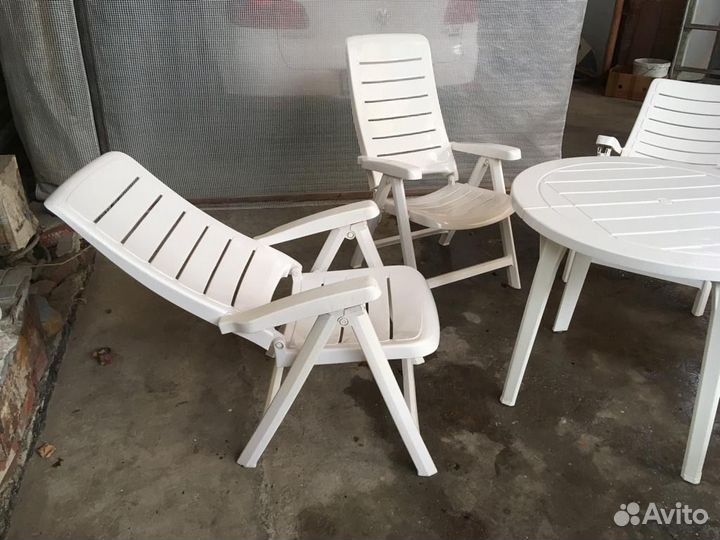 Садовая мебель пластиковые стулья и стол
