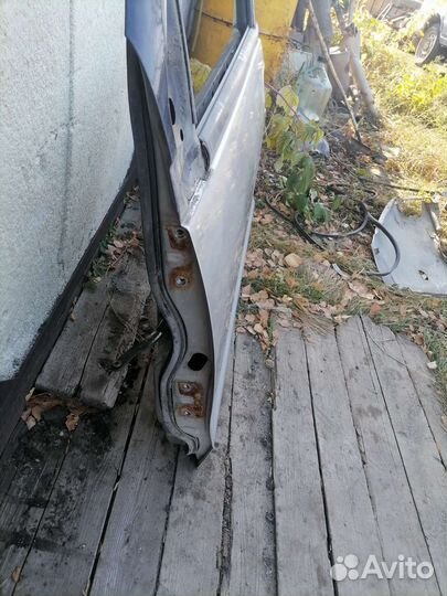 Дверь передняя левая Nissan Serena C23