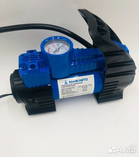 Компрессор 2-поршневой с LED фонарем, в кейсе