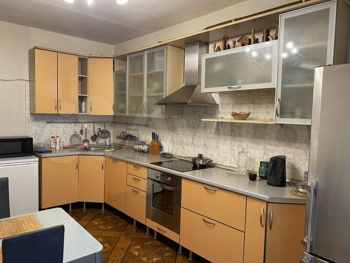 4-к. квартира, 112 м², 3/10 эт.