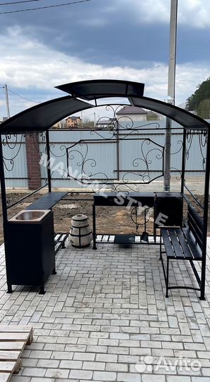 Мангал с крышей