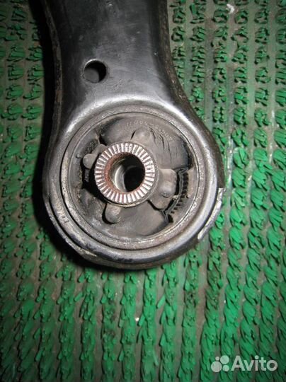 Рычаг передний правый нижний Lexus RX300 (MCU35)