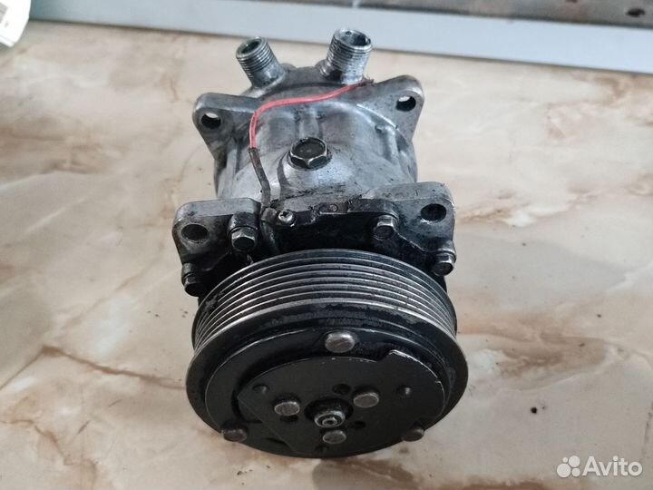 Компрессор кондиционера автомобильный