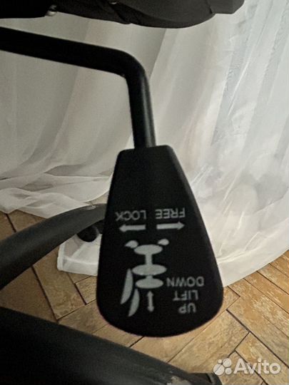 Компьютерное кресло Tesoro