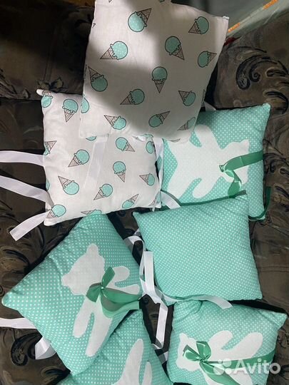 Бортики в кроватку, 12 штук, подушки в кроватку