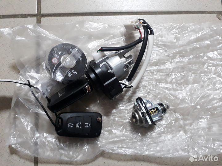 Запчасти Kia 819052K711 Замки компл. Soul AM 08-14