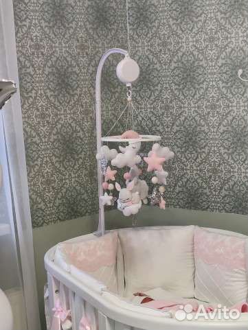 Мобиль на кроватку из фетра