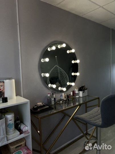 Гримерное зеркало с лампочками