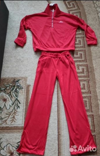 Спортивный костюм женский