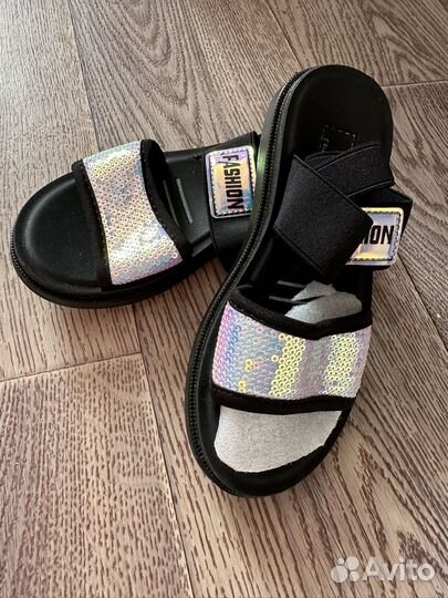 Сандалии для девочки