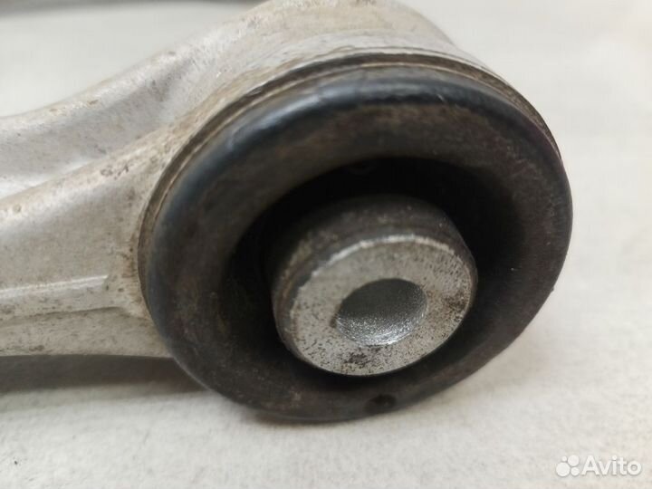 Рычаг передний правый поперечный