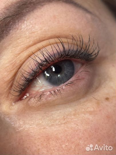 Наращивание ресниц, модель