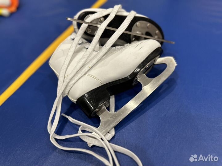 Коньки фигурные 28 декатлон