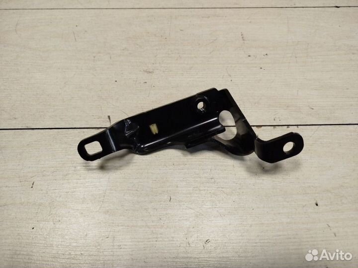 Кронштейн ремня безопасности задний правый Bmw X7