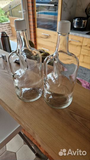 Стеклянные бутылки и банки