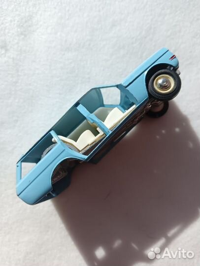 Модель автомобиля Волга газ 24 СССР 1:43