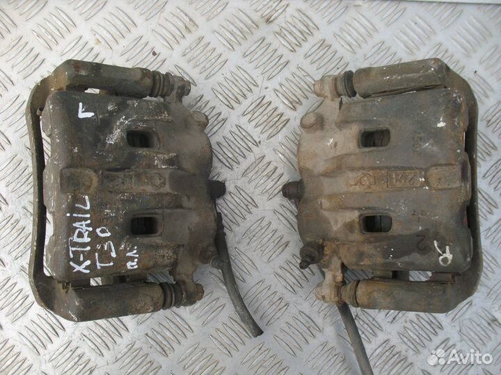 Суппорт передний левый Nissan X-Trail T30 2.2