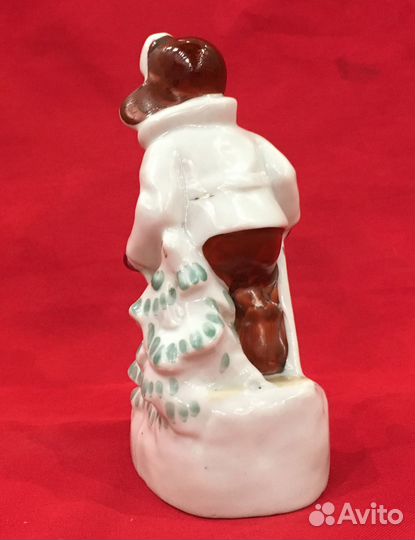 Статуэтка фарфоровая. Мальчик на лыжах. СССР
