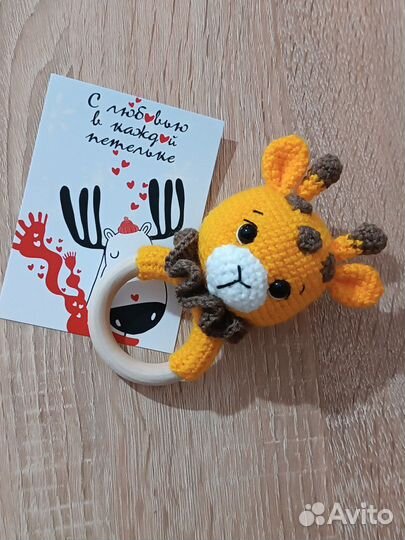 Вязаная игрушка погремушка