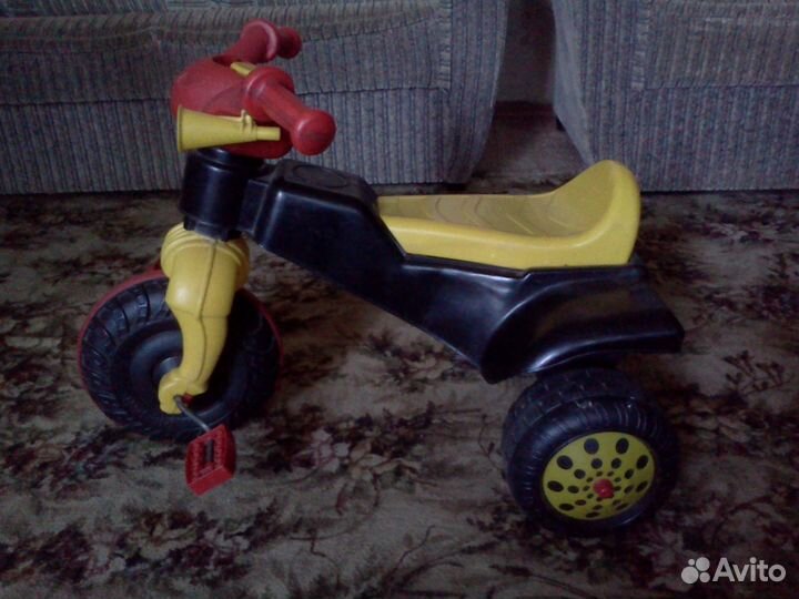 Велосипед пластмассовый