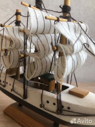 Сувениры парусник, пирамида оникс, фигурки