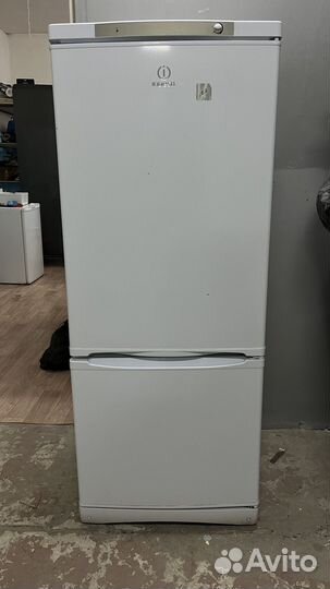Холодильник Indesit