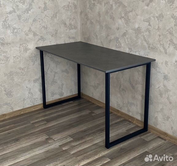 Стол на металлокаркасе