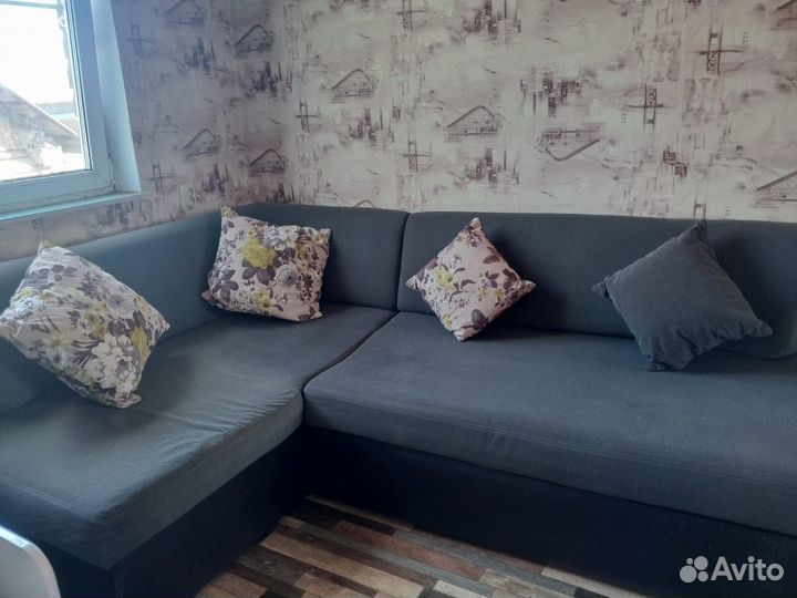 Угловой диван-кровать хороший