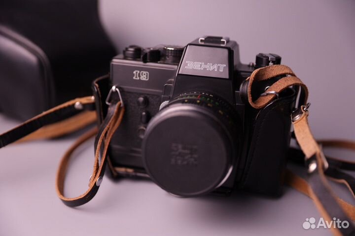 Плёночный фотоаппарат Зенит 19, Зенитар-М 1,7/50