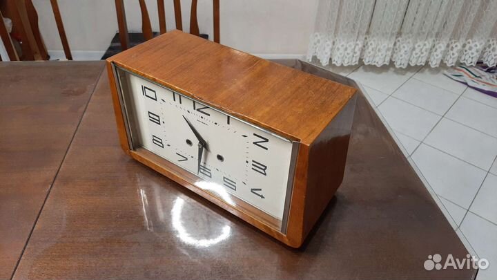 Настольные часы Янтарь