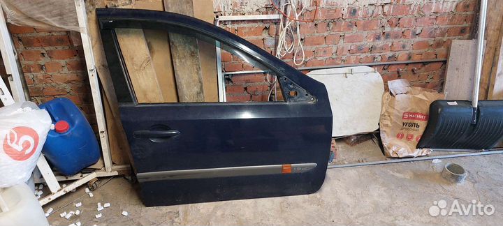 Передняя правая дверь рено лагуна 2