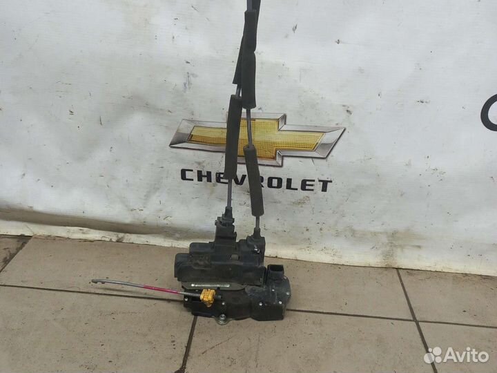 Замок двери задний левый Шевроле Каптива С100