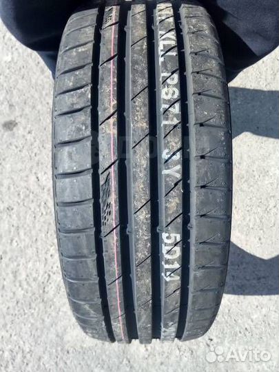 Kumho Ecsta PS71 265/40 R22 106Y