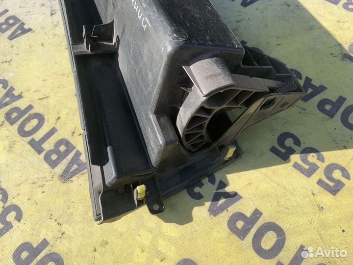 Бардачок Toyota Corolla E15