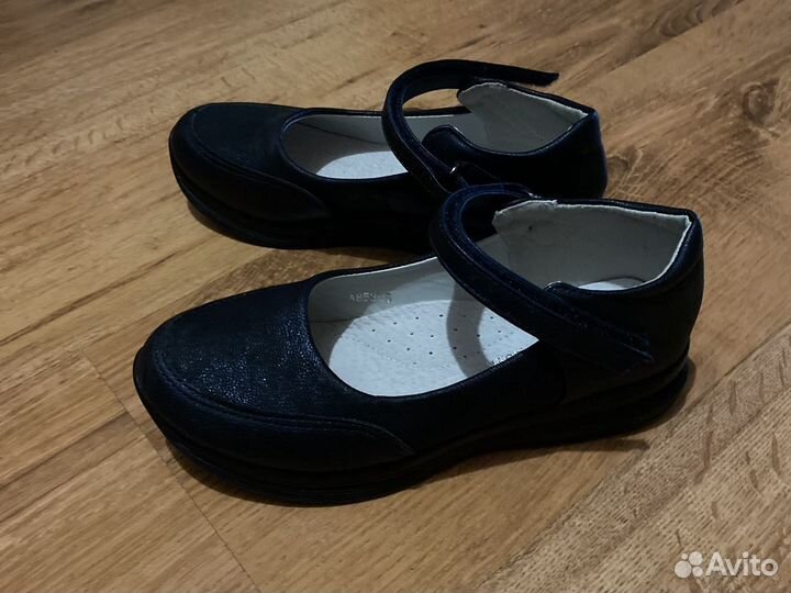 Туфли для девочки 33 размер новые