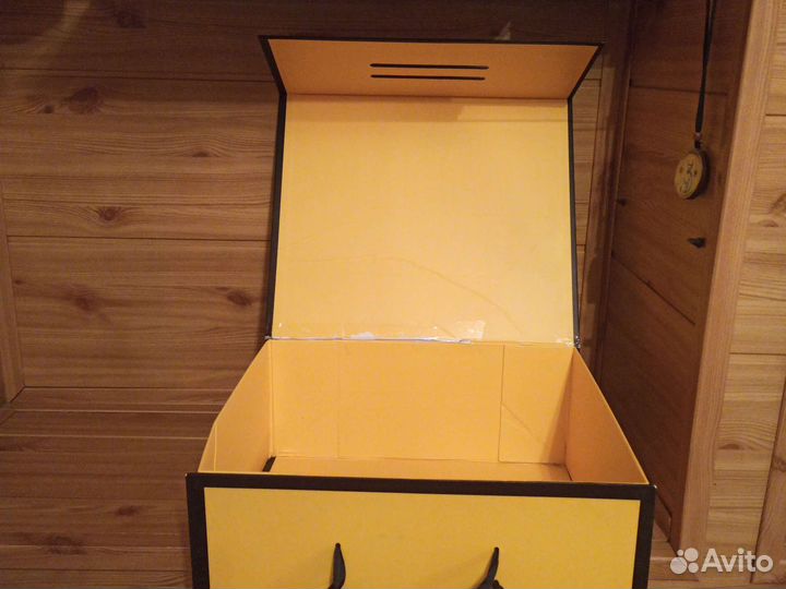 Коробка складная Fendi Roma с подписью