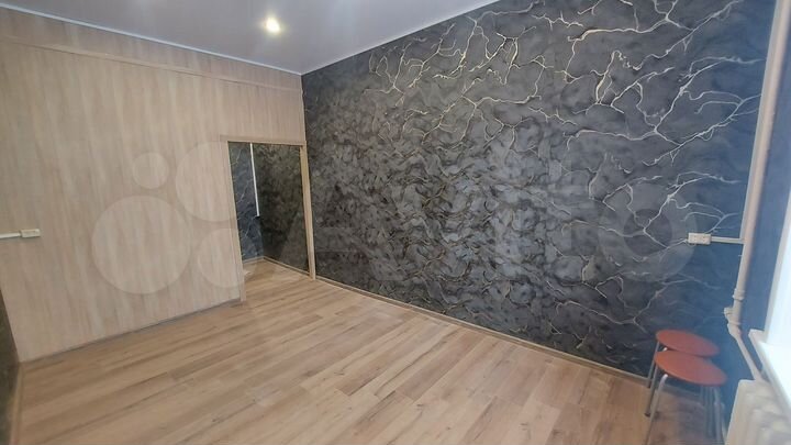 Комната 17 м² в 6-к., 1/4 эт.