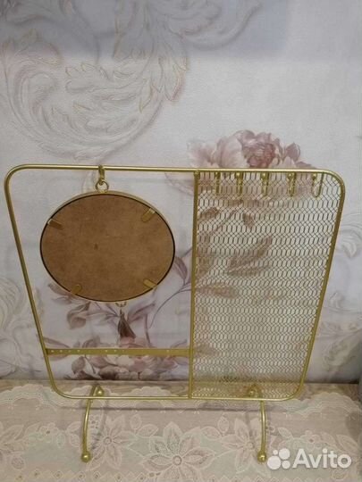 Подставка для украшений с зеркалом