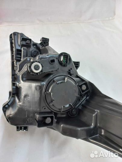 Фара передняя Kia Rio 2020+ правая