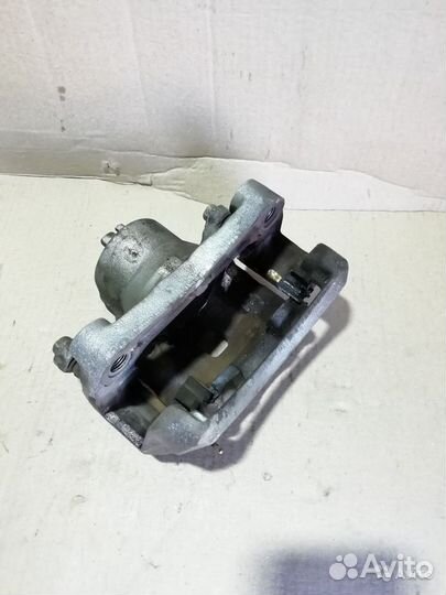 Суппорт тормозной левый передний Nissan Juke YF15