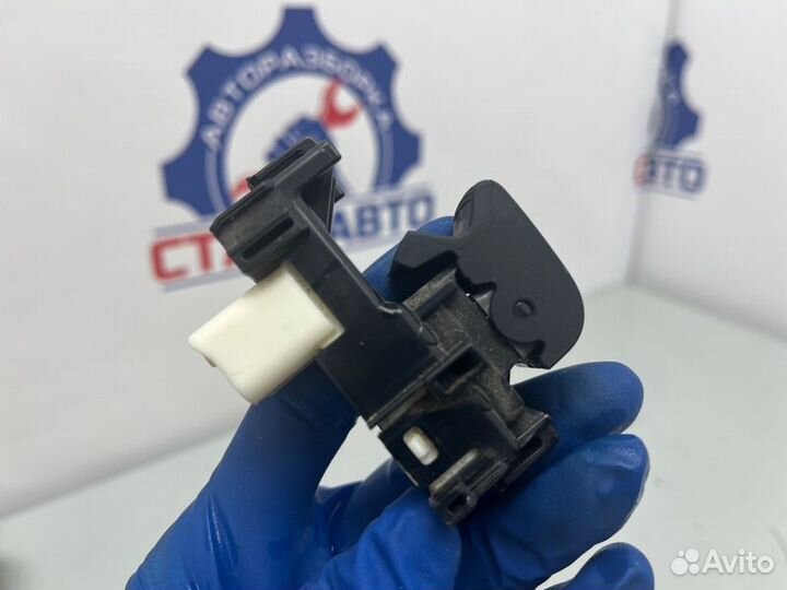 Кнопка стеклоподъемника Toyota Corolla E180 1ZR