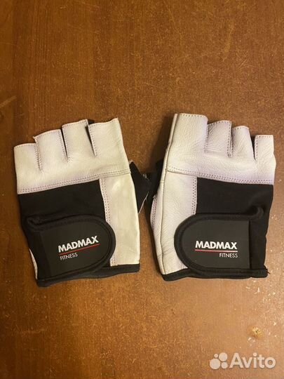 Спортивные перчатки