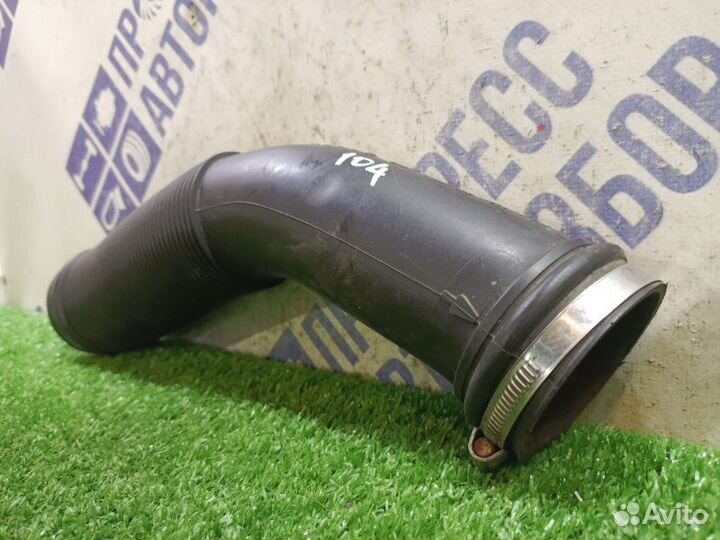 Патрубок воздушного фильтра Volkswagen Golf 3