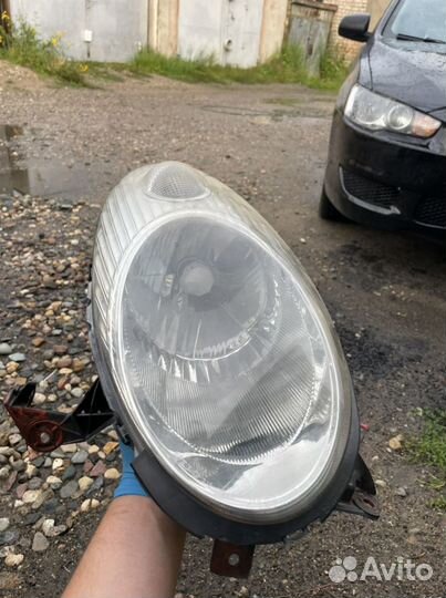 Фара Nissan Micra K12E